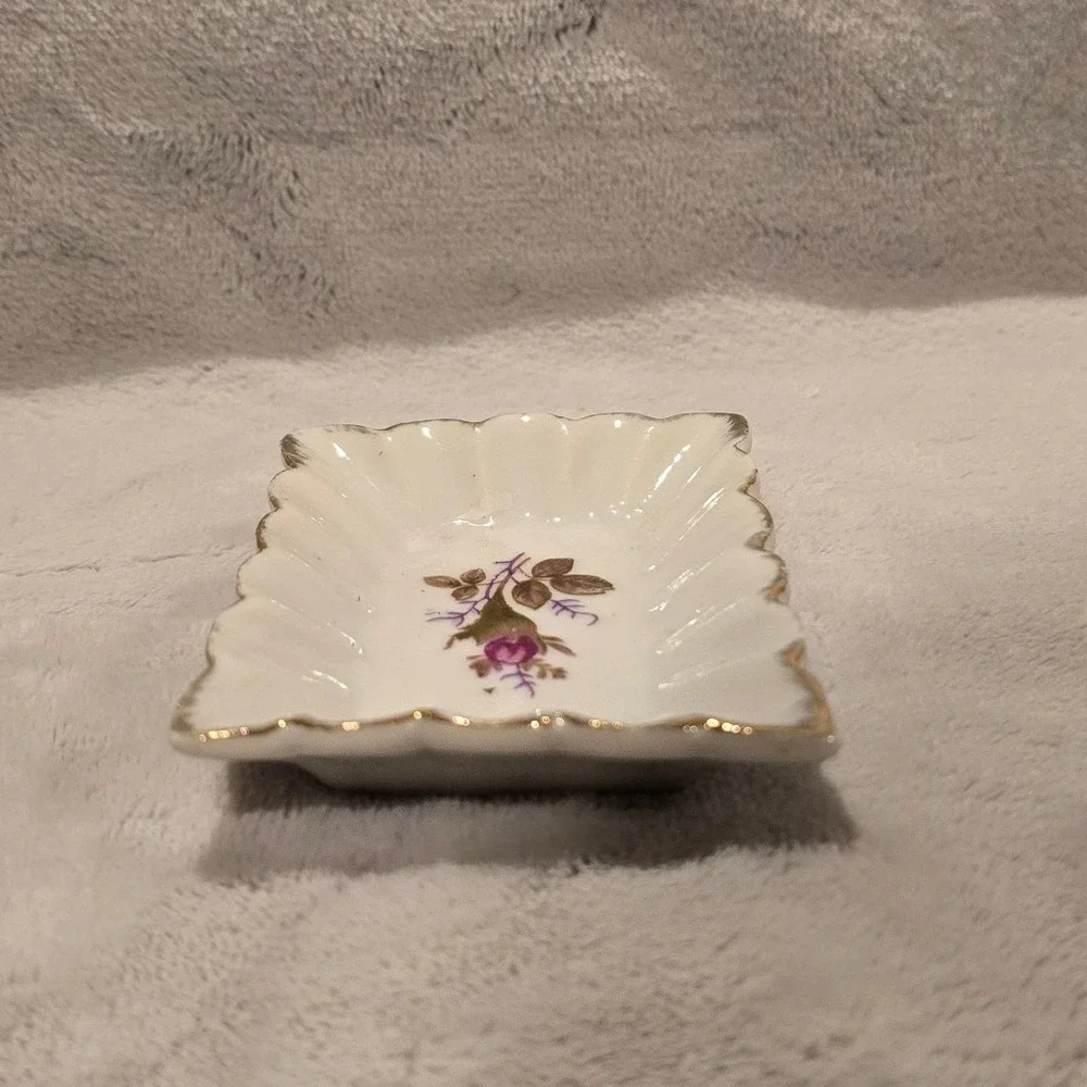 Vintage Porcelain‎ Trinket Dish Floral Rose Design Gold Trim Japan 3.5x2 5